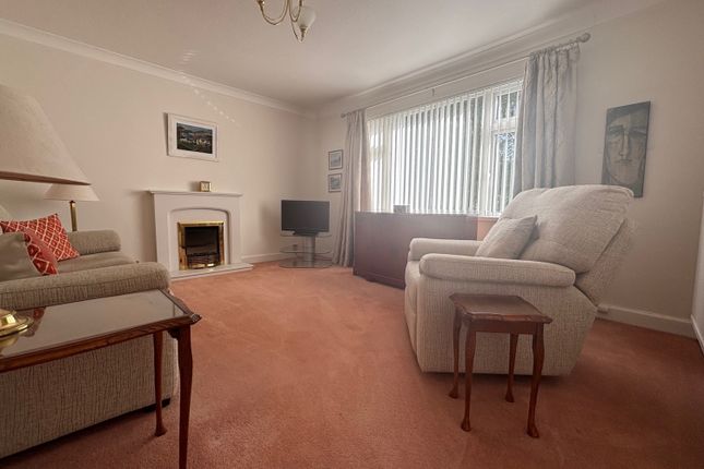 Flat 10, Manor Court, Cardiff photo 3