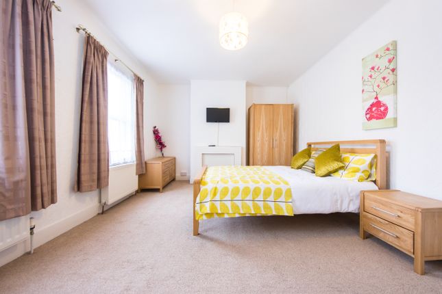 Room 4, 77, Kensington Road, Reading photo 3