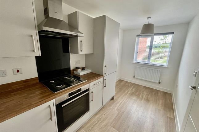 32, Wagtail Walk, Axminster photo 3
