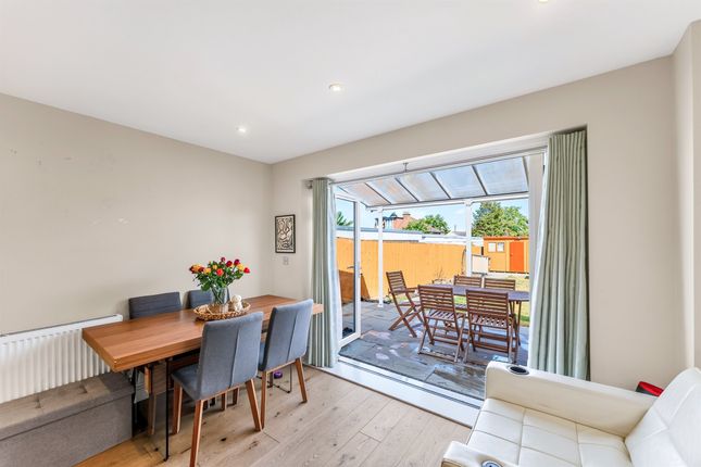 36, Florence Avenue, MORDEN photo 4