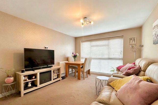 127 Hamilton Drive, Romford photo 4