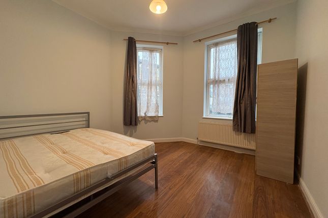 2, The Avenue, London photo 3
