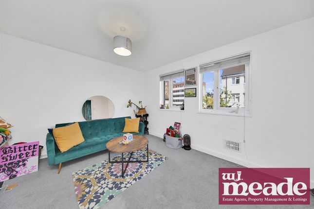 10, Gibson Close, Stepney Green, London photo 3