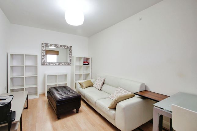 2, Admiralty Close, West Drayton photo 4