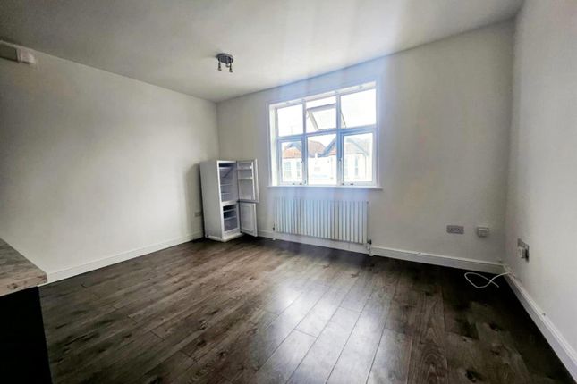 62D, Warrington Road, Harrow photo 3