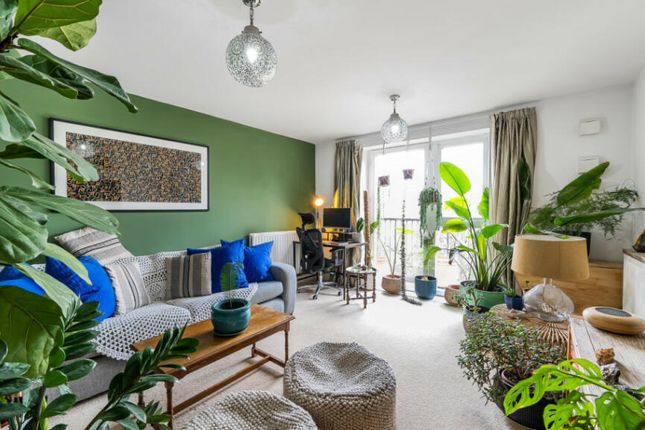 Thumbnail Flat for sale in Nightingale Grove, London