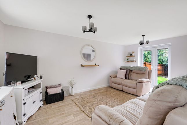 10 Mandeville Close, Nottingham photo 3