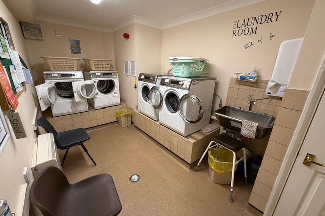 33, Camberley photo 3