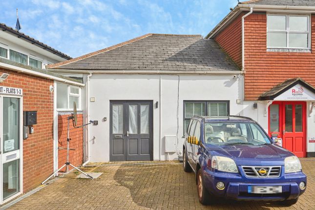 4 Langley Court,, Pyle Street, Isle of Wight photo 3