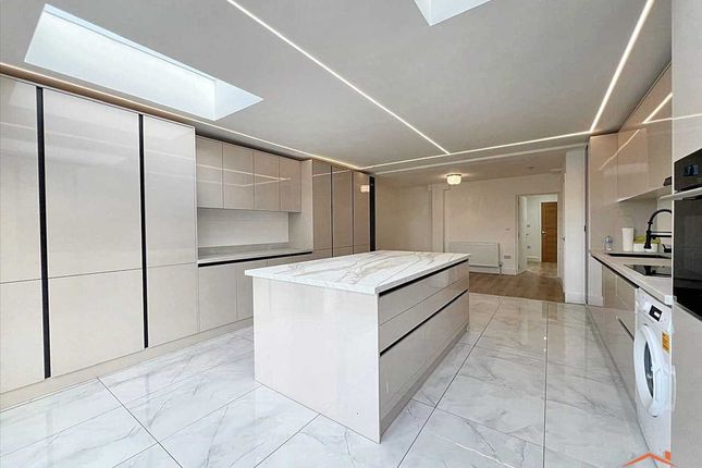 178, Bullhead Rd, Borehamwood, Borehamwood photo 2