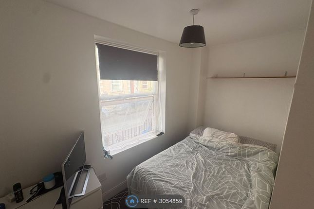 Flat   Wellington St, Gloucester photo 2