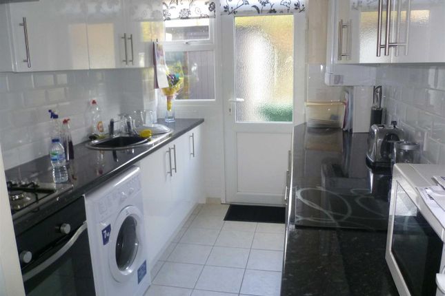 Thumbnail Terraced house to rent in Lynch Hill Lane, Slough
