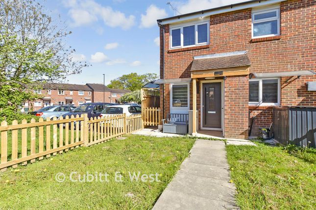 17, Sandringham Road, Crawley photo 2