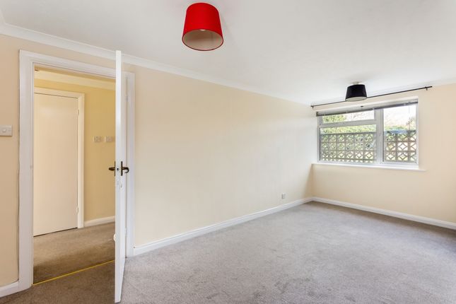 2 bed maisonette to rent in Reigate Hill, Reigate RH2