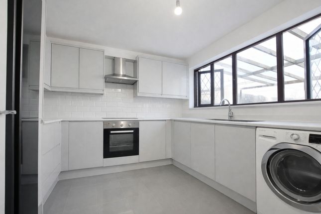 292 Clay Hill Road, Basildon photo 2