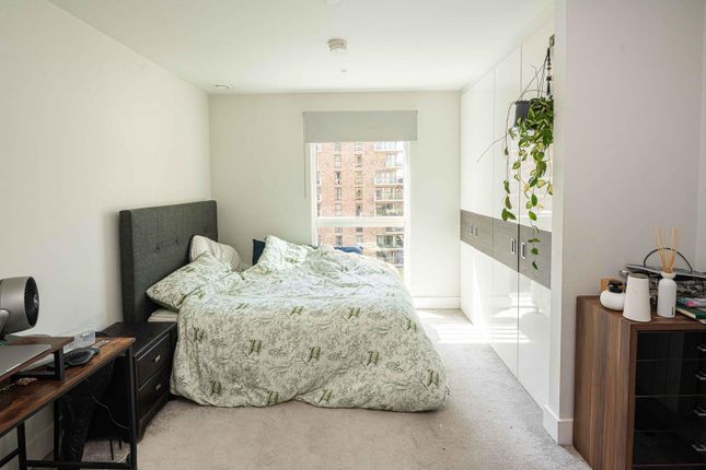 Flat 603, 15, Hopgood Tower, Pegler Square, London photo 4