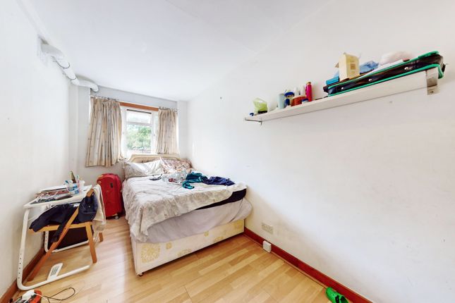 Warminster Road, London photo 3