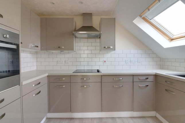 24 Apsley lodge, London Road, Waterlooville photo 2