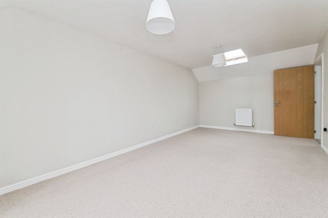 22, Vernon Crescent, Exeter photo 3