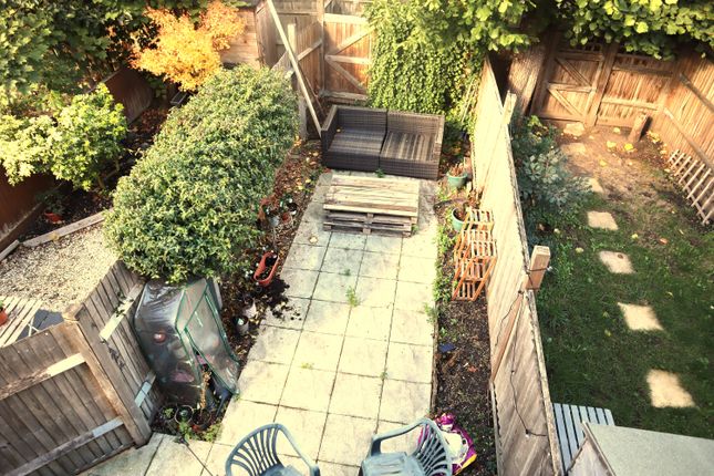 Burnbury Road, London photo 4