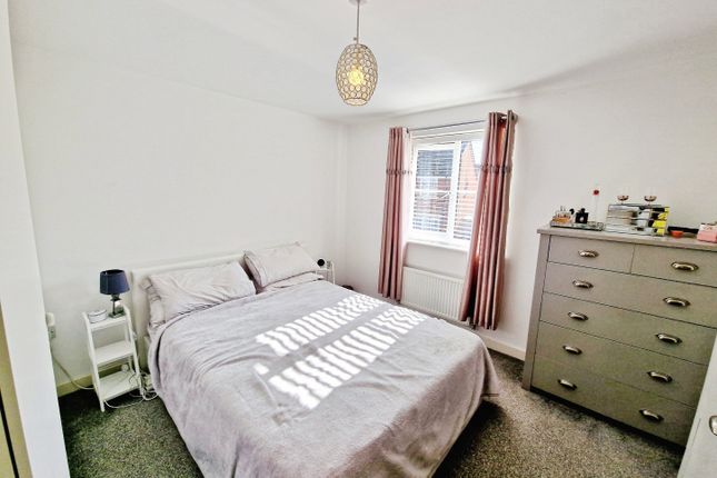 18, PETERBOROUGH photo 5