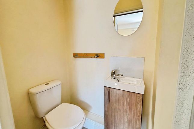 Room 3, 123, Preston Road, Somerset photo 5