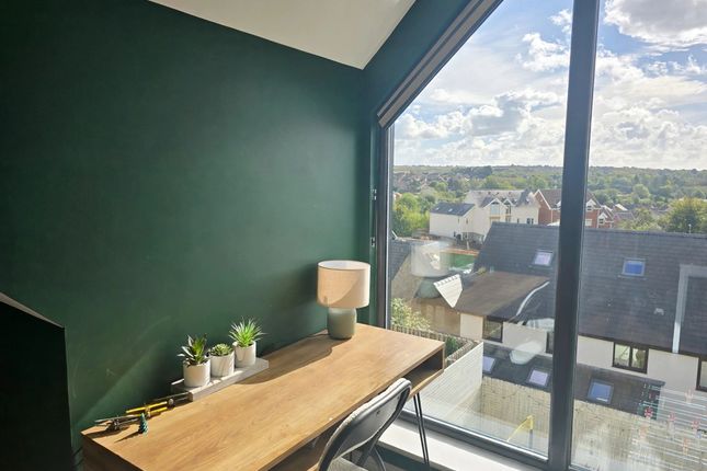 6 Abergarw Meadow, Bridgend photo 4