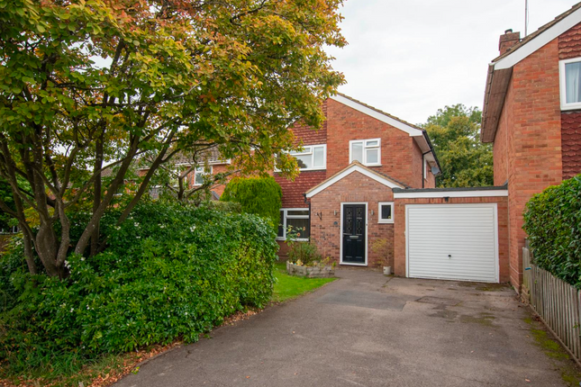 Thumbnail Link-detached house to rent in Elizabeth Close, Henley-On-Thames