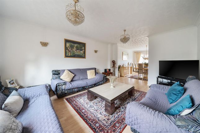 42, Palmerston Avenue, Slough photo 2