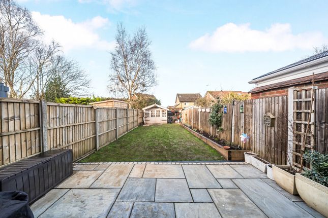 21, Admiral Way, Surrey photo 4