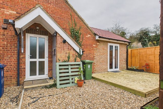 Thumbnail Terraced house for sale in The Brambles, Bar Hill, Cambridge