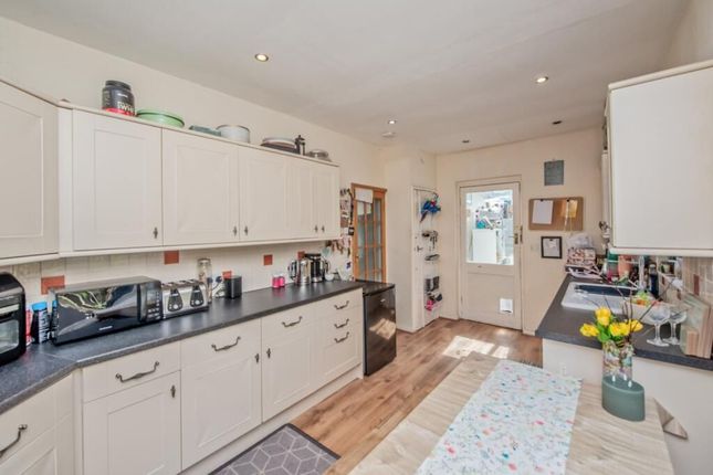 42 Harper Crescent, Idle photo 4