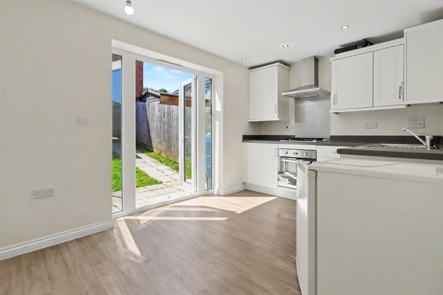 33, Beech Grove, Devon photo 2