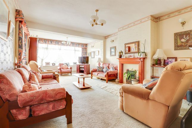 59, Clarence Road North, Benfleet photo 3
