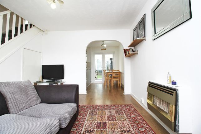 32, Sarnesfield Close, Manchester photo 4