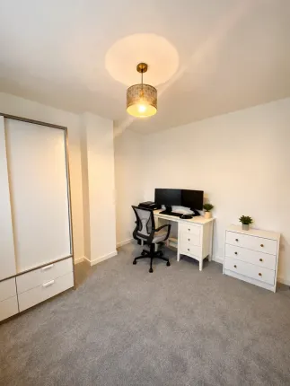 Birkdale Avenue, Romford photo 4