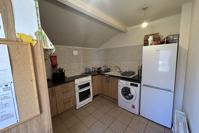 Fernleigh, New Road, Wrexham photo 5