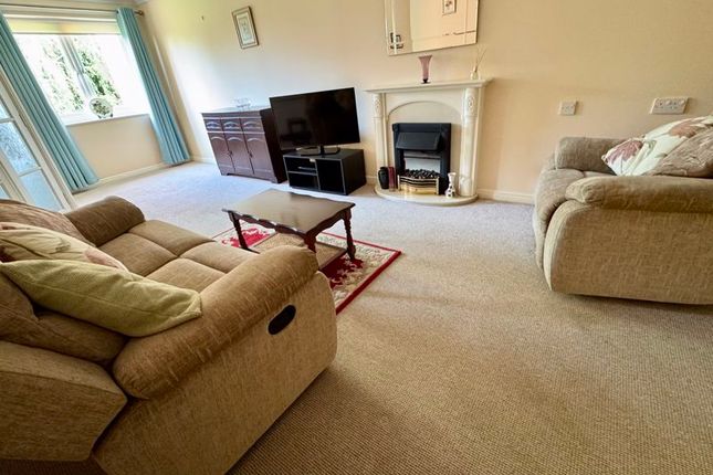 40 Lovell Court, Parkway, Holmes Chapel photo 2
