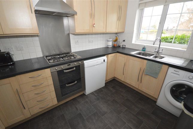 4, Tylers Mead, Bedfordshire photo 3