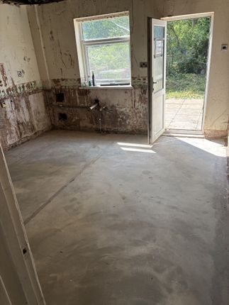 55 The Square, Danesmoor, Chesterfield photo 5