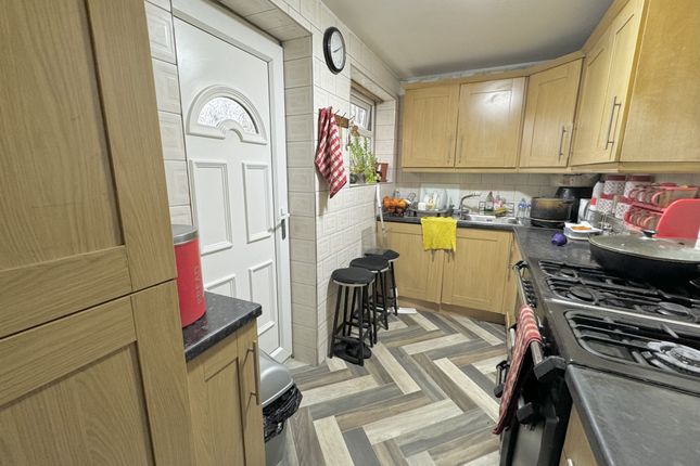 9, Sandhurst Place, Leeds photo 4