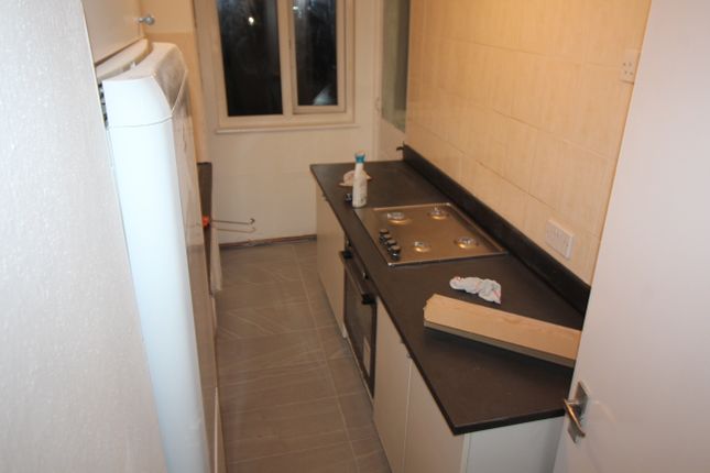 47, Byron Way, Northolt photo 4
