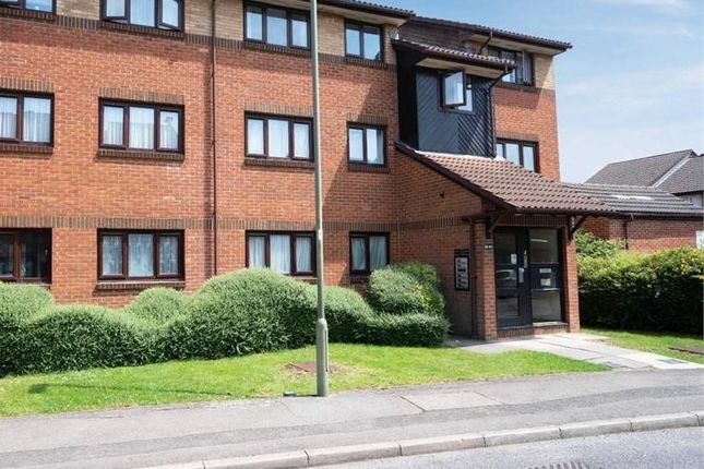 Thumbnail Flat to rent in Pavillion Way, Edgware, Middlesex