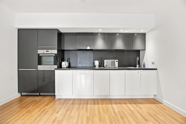 57 Clovelly Court, 6 Wintergreen Boulevard, West Drayton photo 4
