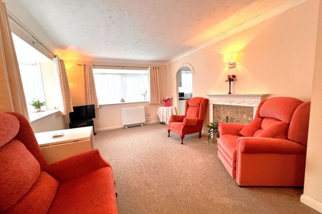 2 Azalea Court, Whytecliffe Road South, Purley photo 3