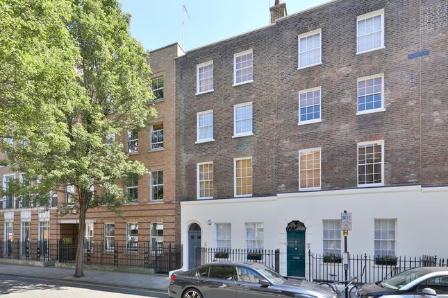 Flat to rent in Robert Adam Street, London