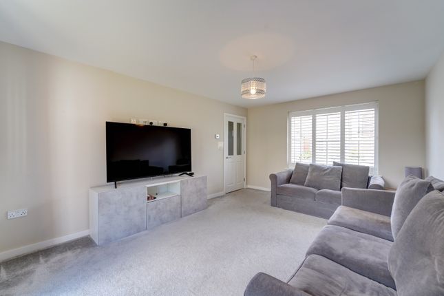 30, Walnut Tree Way, Shefford photo 4