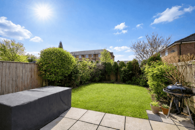 10 Lawnhurst Close, Cheadle Hulme, Cheadle photo 3