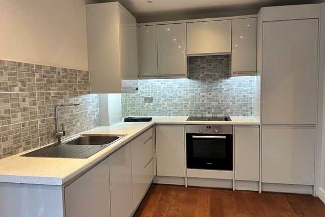 1-bed flat on Gravesend, £1,150/mo