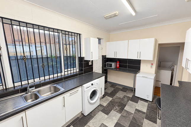 Room 2, 161 Acomb Street, Manchester photo 5